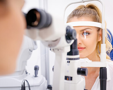 woman taking dry eye test at Lusk Eye Specialists